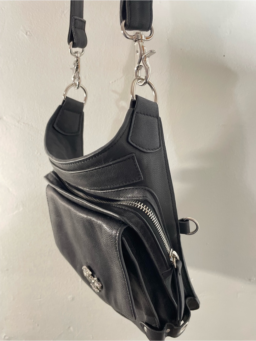 Harley Davidson Black Leather Hip Bag with Cross Logo - Picture 7 of 8